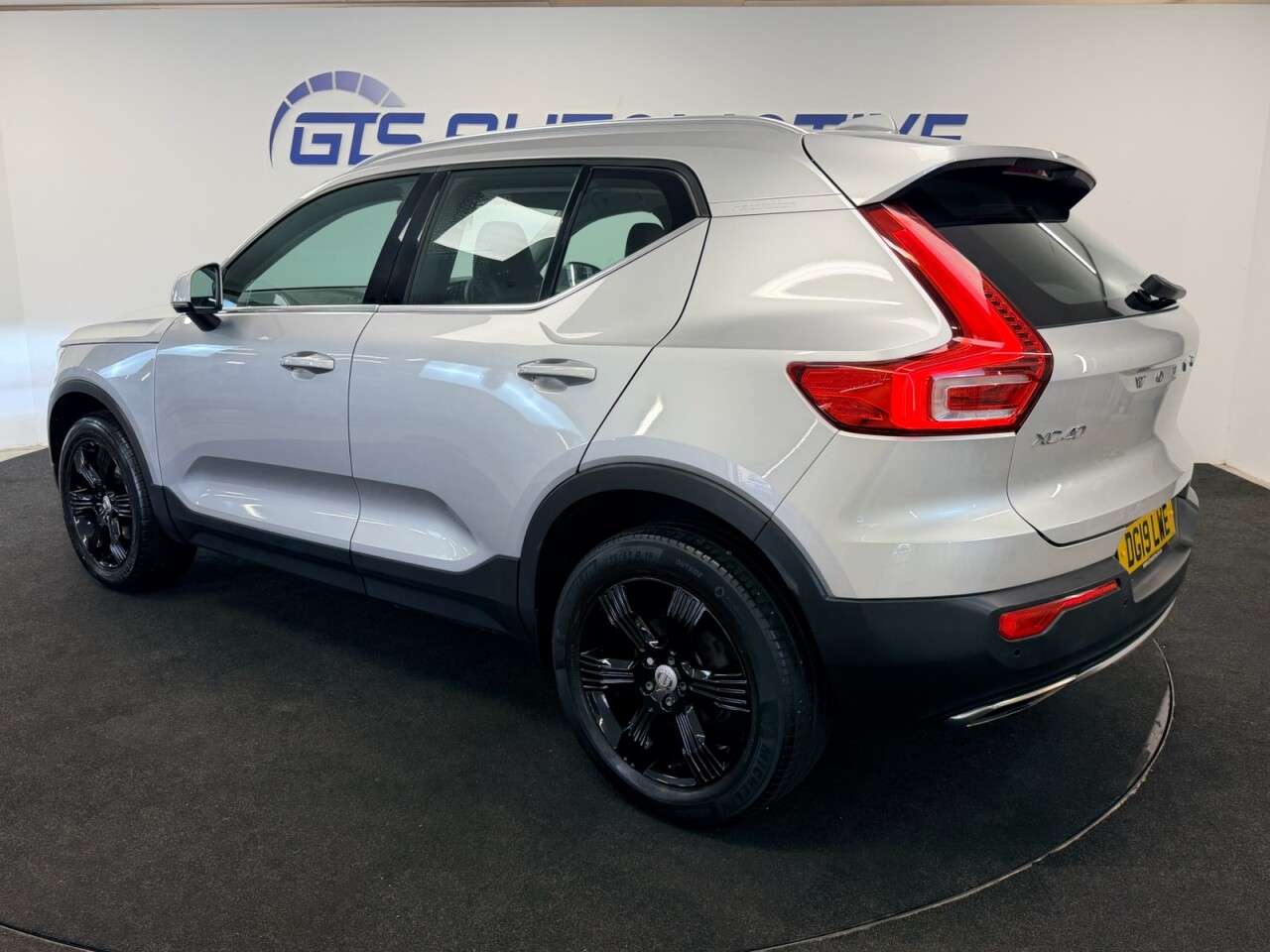 2019 VOLVO XC40 2019 VOLVO XC40