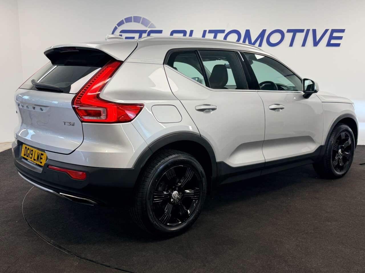 2019 VOLVO XC40 2019 VOLVO XC40