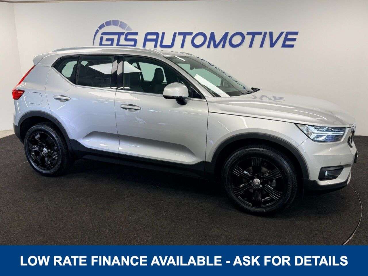 A 2019 VOLVO XC40 1.5 T3 INSCRIPTION 155 BHP + SAT NAV + LEATHER SIX MONTH WARRANTY JUNE 2027 A 2019 VOLVO XC40 1.5 T3 INSCRIPTION 155 BHP + SAT NAV + LEATHER SIX MONTH WARRANTY JUNE 2027