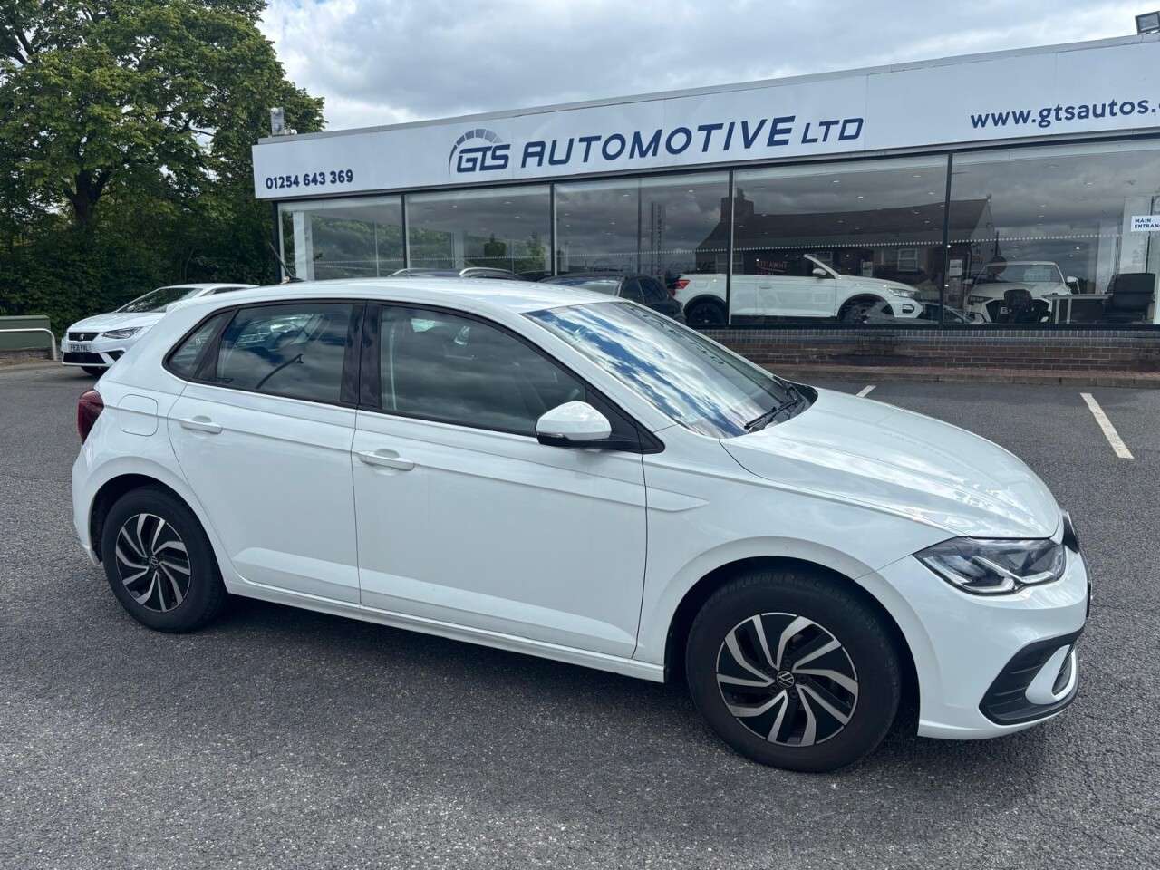 A 2023 VOLKSWAGEN POLO 1.0 EVO LIFE FIVE DOOR 80 BHP + PARKING SENSORS + APPLE CAR PLAY A 2023 VOLKSWAGEN POLO 1.0 EVO LIFE FIVE DOOR 80 BHP + PARKING SENSORS + APPLE CAR PLAY