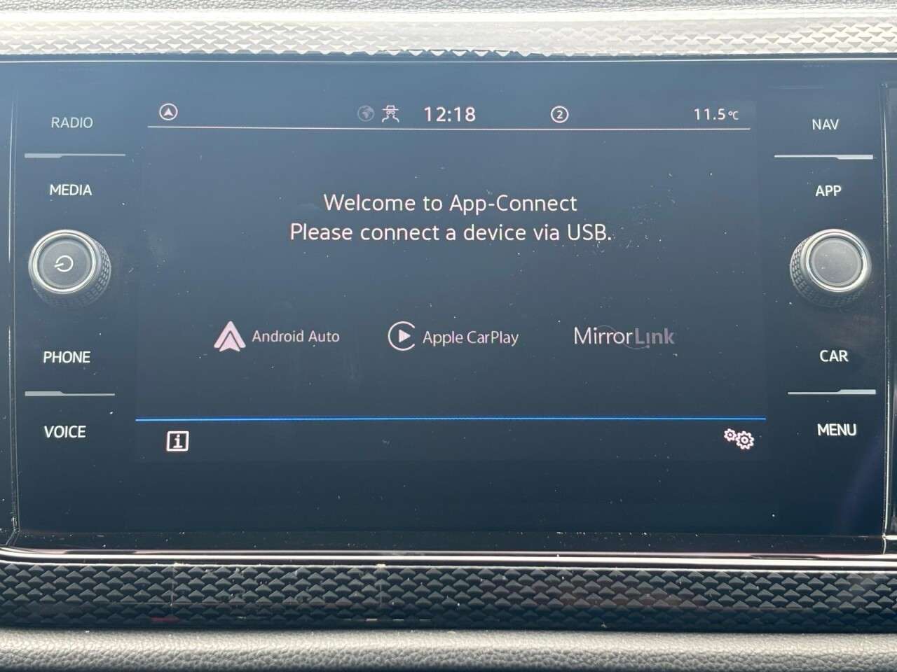 A 2023 VOLKSWAGEN POLO 1.0 EVO LIFE FIVE DOOR 80 BHP + PARKING SENSORS + APPLE CAR PLAY A 2023 VOLKSWAGEN POLO 1.0 EVO LIFE FIVE DOOR 80 BHP + PARKING SENSORS + APPLE CAR PLAY