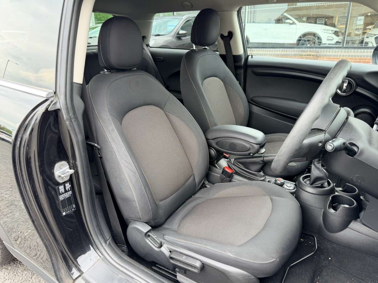 A 2019 MINI HATCH 1.5 COOPER CLASSIC THREE DOOR 135BHP + HEATED SEATS A 2019 MINI HATCH 1.5 COOPER CLASSIC THREE DOOR 135BHP + HEATED SEATS