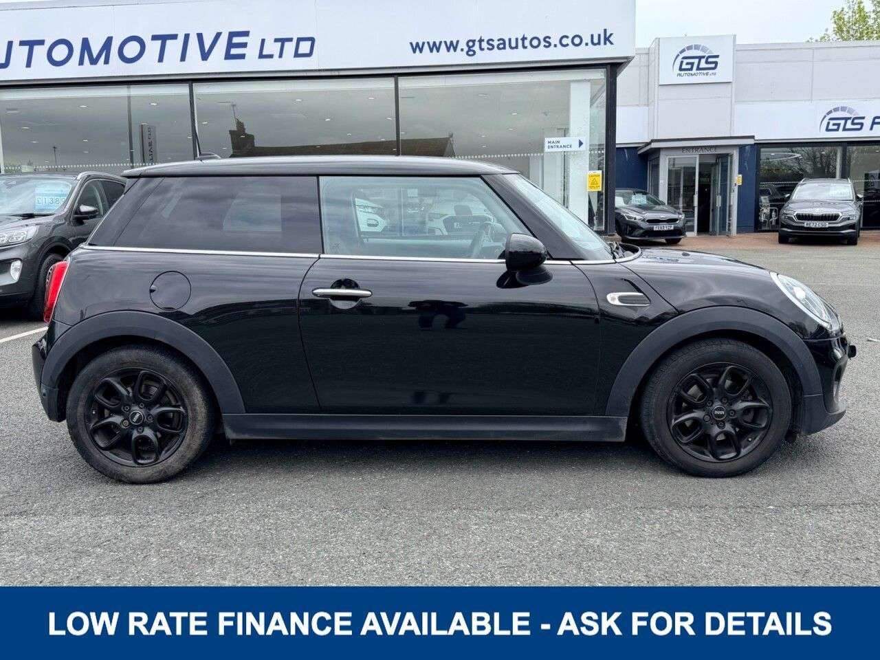 A 2019 MINI HATCH 1.5 COOPER CLASSIC THREE DOOR 135BHP + HEATED SEATS A 2019 MINI HATCH 1.5 COOPER CLASSIC THREE DOOR 135BHP + HEATED SEATS