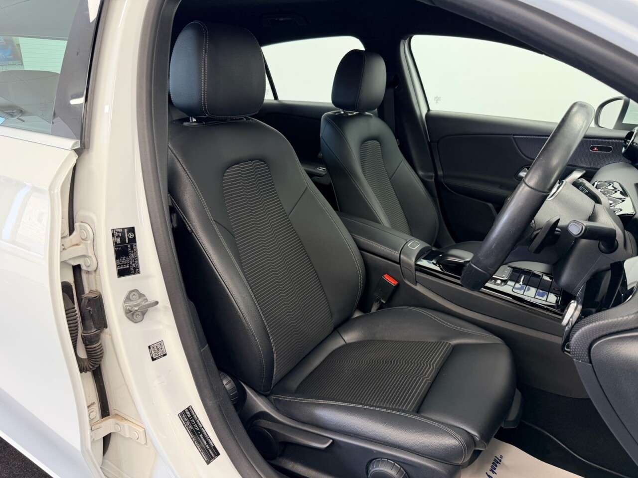 A 2020 MERCEDES-BENZ A CLASS A180d SPORT FIVE DOOR 7G-DCT AUTO 115 BHP + SAT NAV + HEATED SEATS + CAMERA A 2020 MERCEDES-BENZ A CLASS A180d SPORT FIVE DOOR 7G-DCT AUTO 115 BHP + SAT NAV + HEATED SEATS + CAMERA