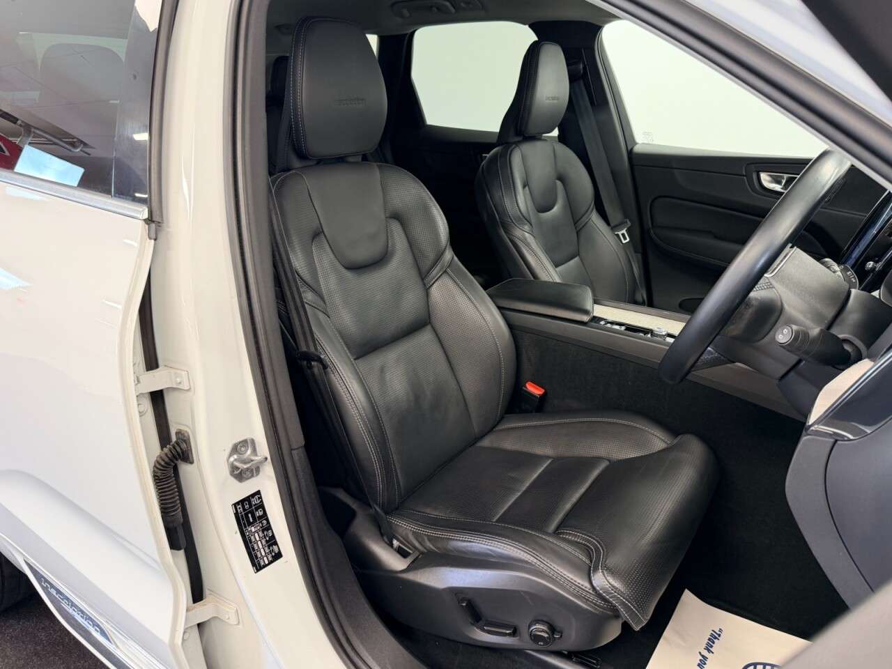 A 2019 VOLVO XC60 2.0 T5 INSCRIPTION PRO AUTO 250 BHP + SAT NAV + REAR CAMERA SIX MONTH WARRA A 2019 VOLVO XC60 2.0 T5 INSCRIPTION PRO AUTO 250 BHP + SAT NAV + REAR CAMERA SIX MONTH WARRA
