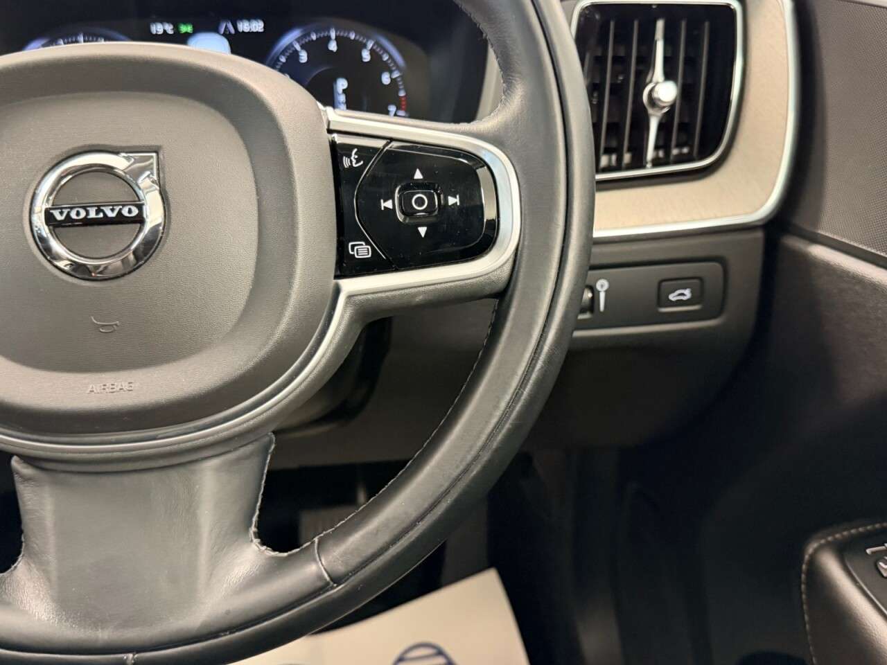 2019 VOLVO XC60 2019 VOLVO XC60