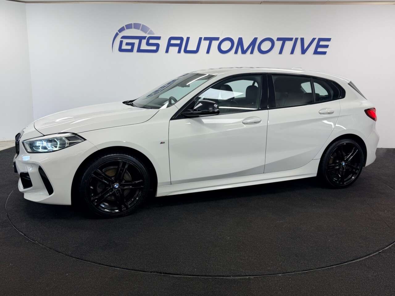 A 2021 BMW 1 SERIES 118i M SPORT LCP FIVE DOOR 135 BHP + SAT NAV + HEATED LEATHER SIX MONTH WAR A 2021 BMW 1 SERIES 118i M SPORT LCP FIVE DOOR 135 BHP + SAT NAV + HEATED LEATHER SIX MONTH WAR
