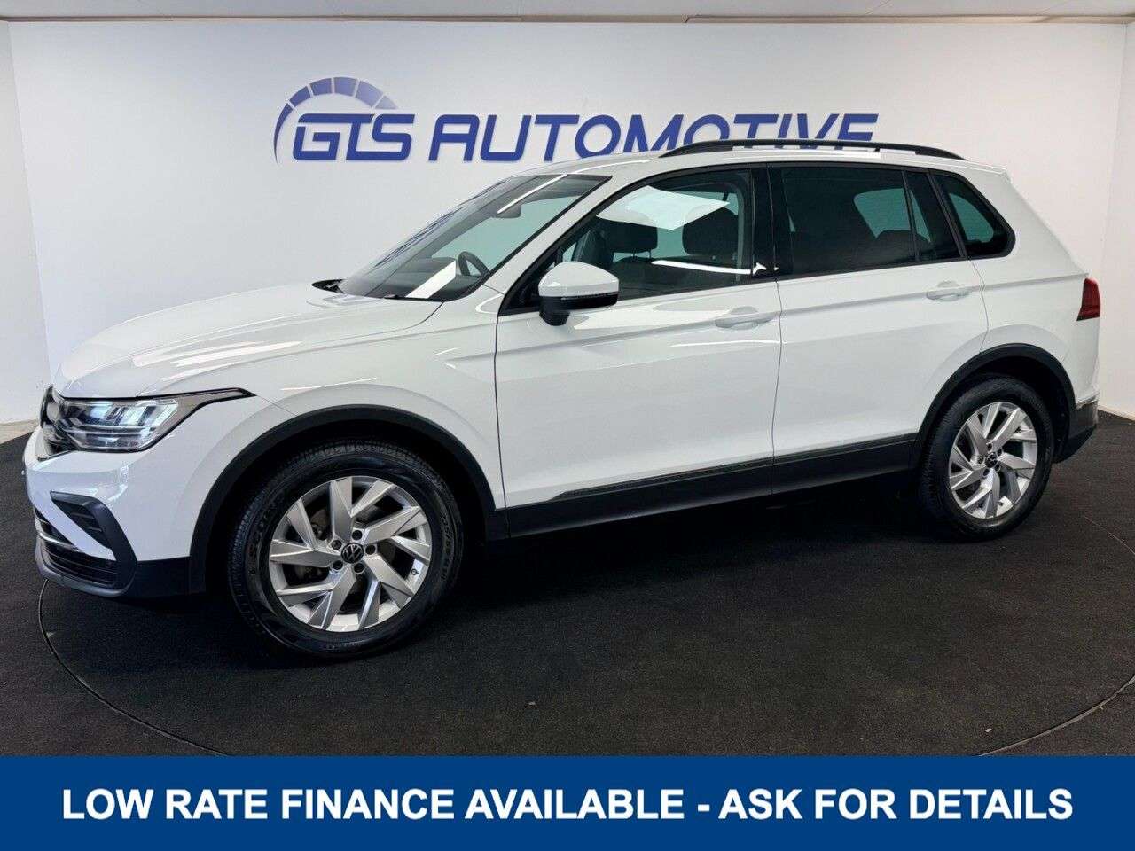 A 2022 VOLKSWAGEN TIGUAN 1.5 TSI LIFE 130 BHP + SAT NAV + REAR CAMERA + HEATED SEATS SIX MONTH WARRA A 2022 VOLKSWAGEN TIGUAN 1.5 TSI LIFE 130 BHP + SAT NAV + REAR CAMERA + HEATED SEATS SIX MONTH WARRA