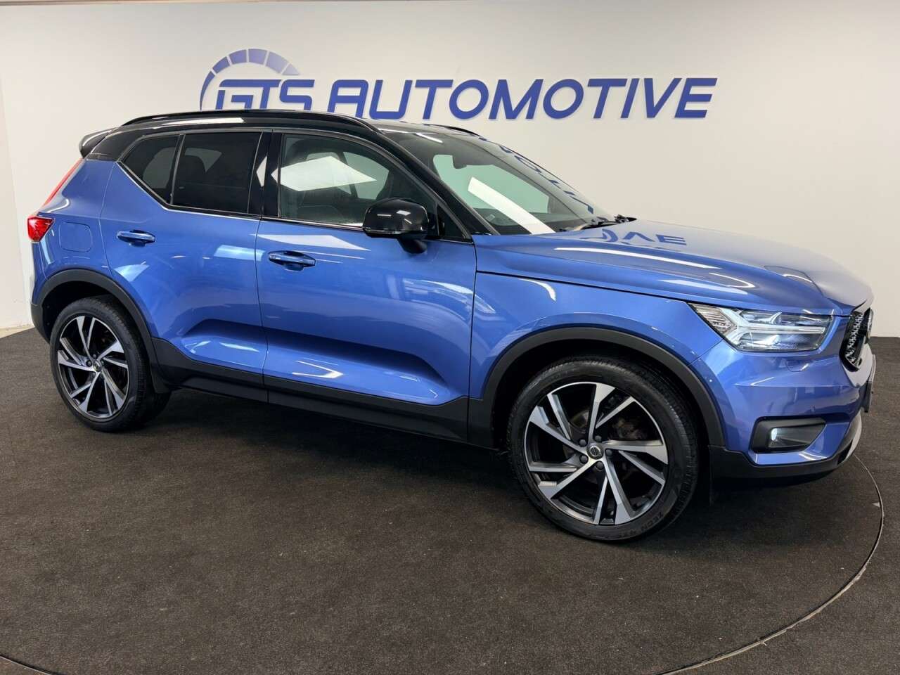 A 2020 VOLVO XC40 2.0 D3 R-DESIGN PRO AUTO 150 BHP + SAT NAV + REAR CAMERA + HEATED SEATS SIX A 2020 VOLVO XC40 2.0 D3 R-DESIGN PRO AUTO 150 BHP + SAT NAV + REAR CAMERA + HEATED SEATS SIX