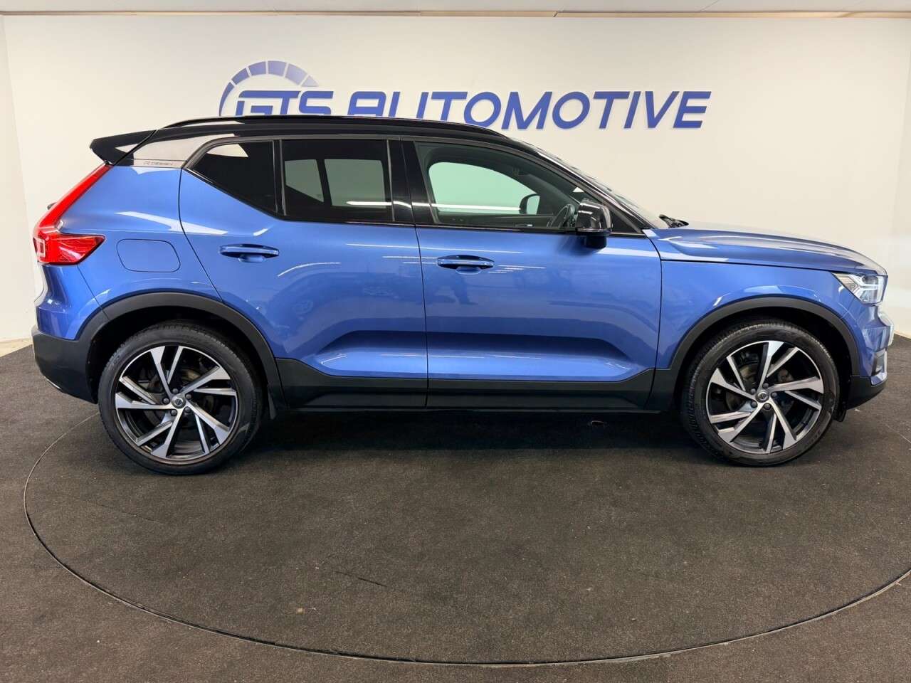 2020 VOLVO XC40 2020 VOLVO XC40
