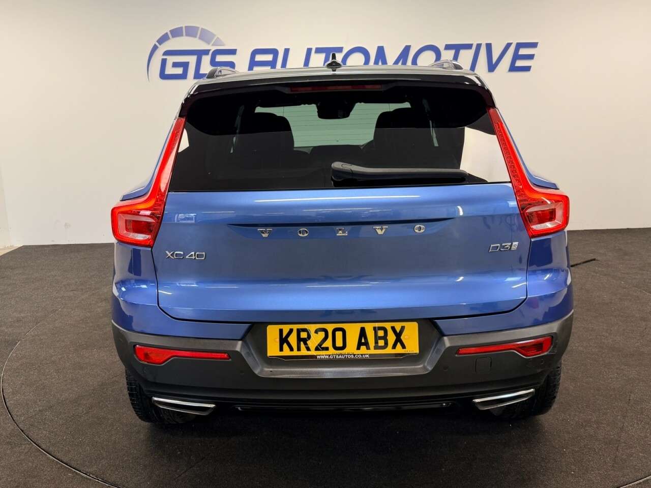2020 VOLVO XC40 2020 VOLVO XC40