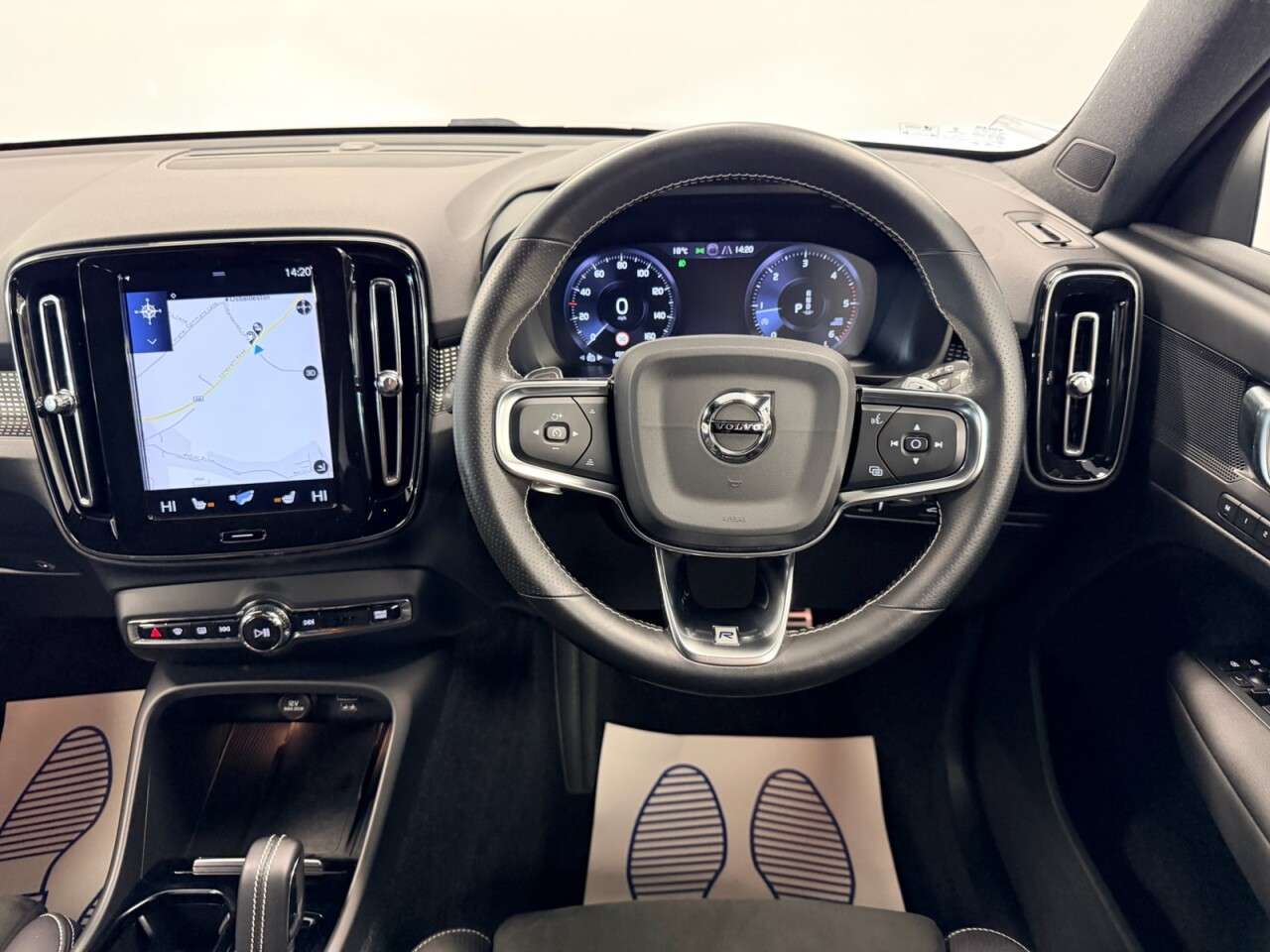 2020 VOLVO XC40 2020 VOLVO XC40