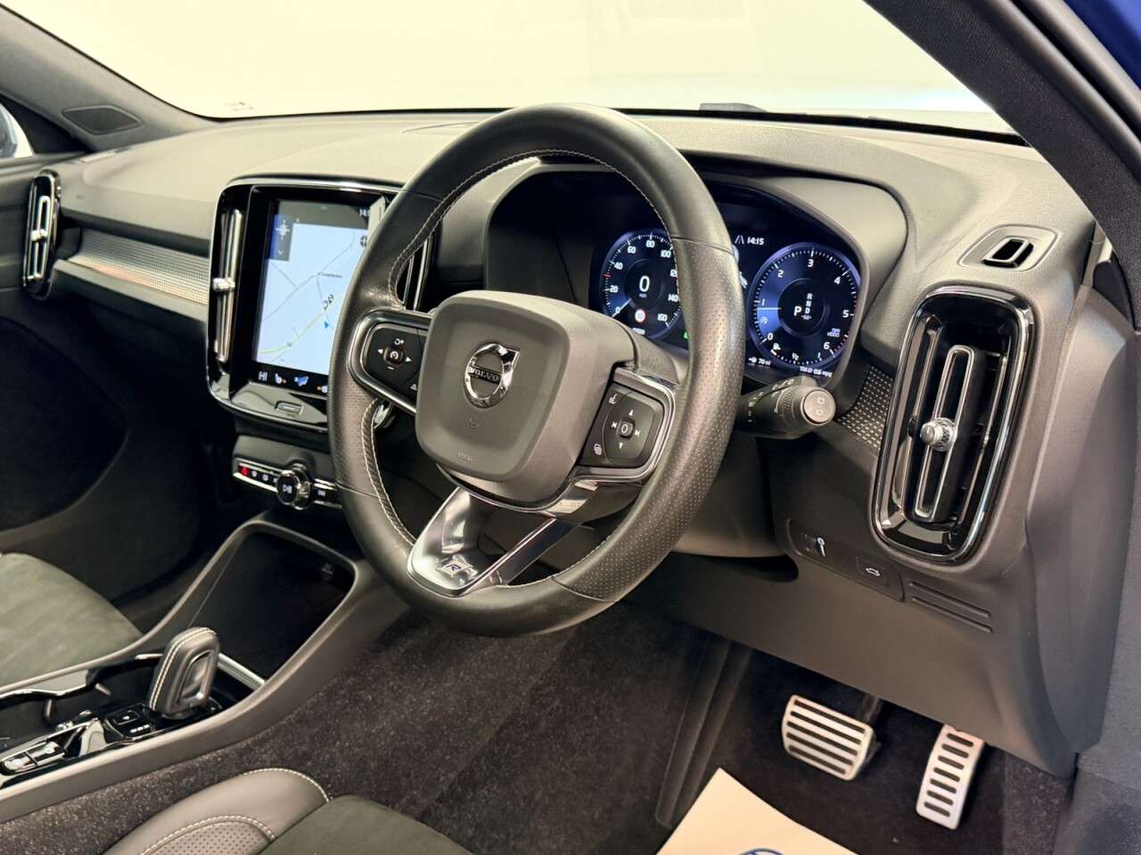 2020 VOLVO XC40 2020 VOLVO XC40