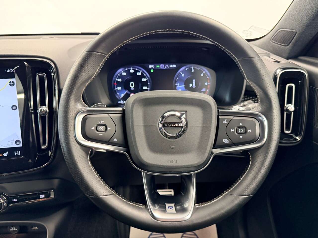 2020 VOLVO XC40 2020 VOLVO XC40