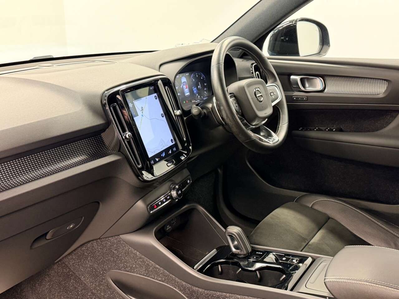 2020 VOLVO XC40 2020 VOLVO XC40