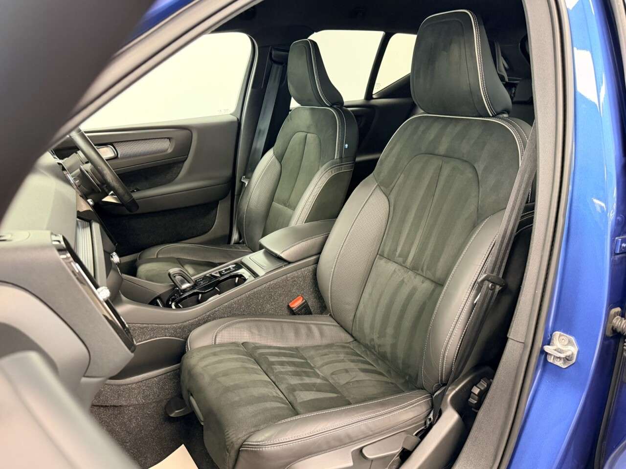 2020 VOLVO XC40 2020 VOLVO XC40