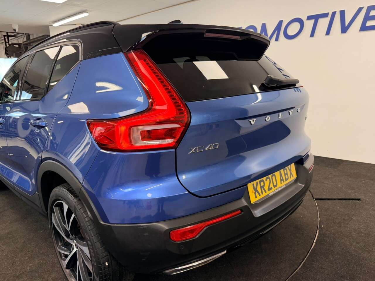 2020 VOLVO XC40 2020 VOLVO XC40