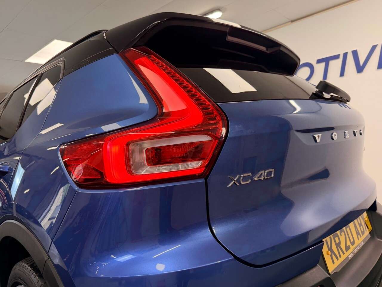 2020 VOLVO XC40 2020 VOLVO XC40