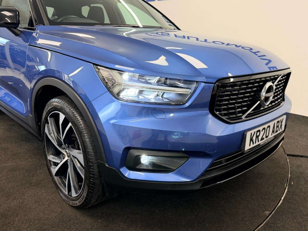 2020 VOLVO XC40 2020 VOLVO XC40