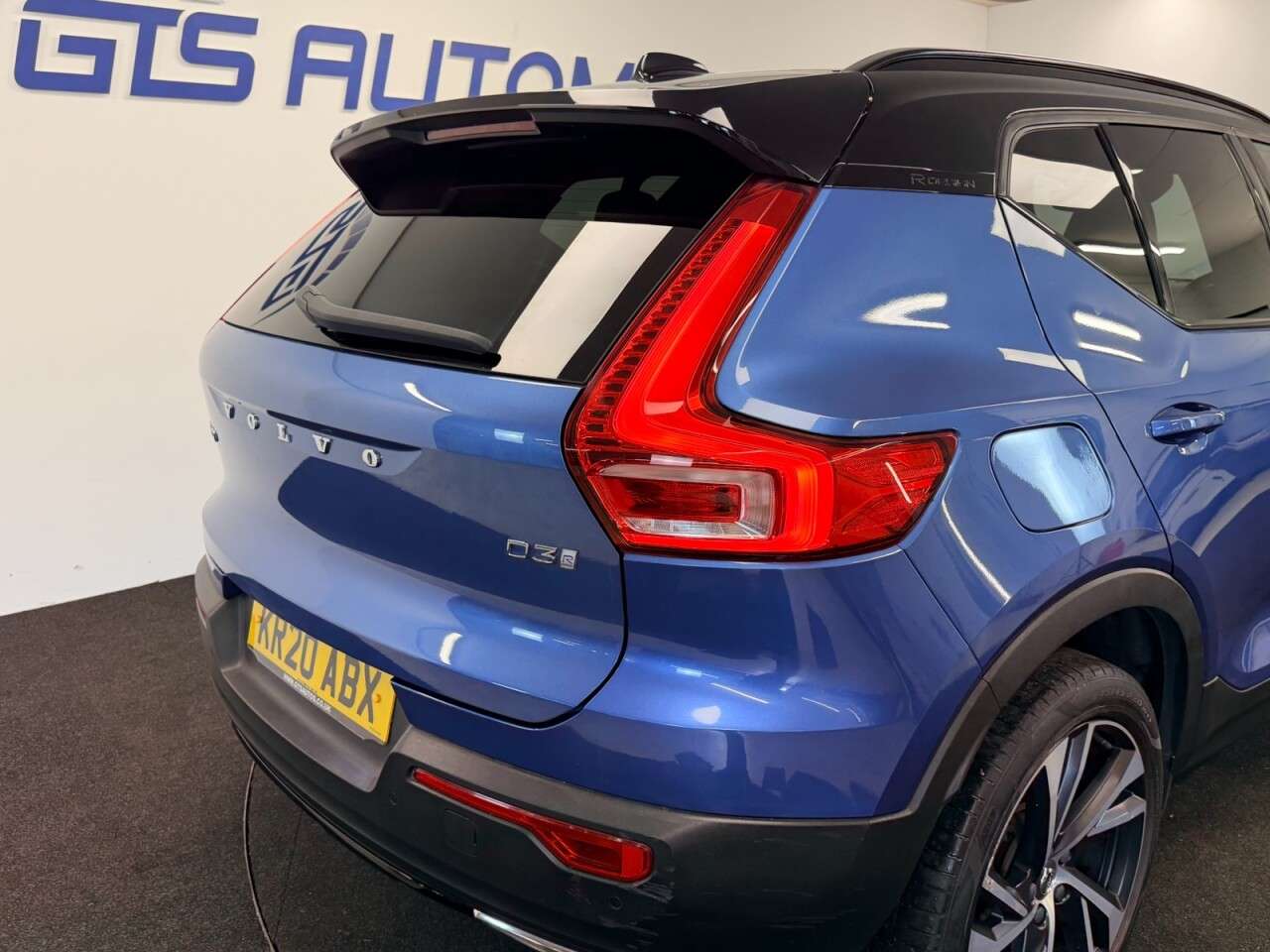 2020 VOLVO XC40 2020 VOLVO XC40