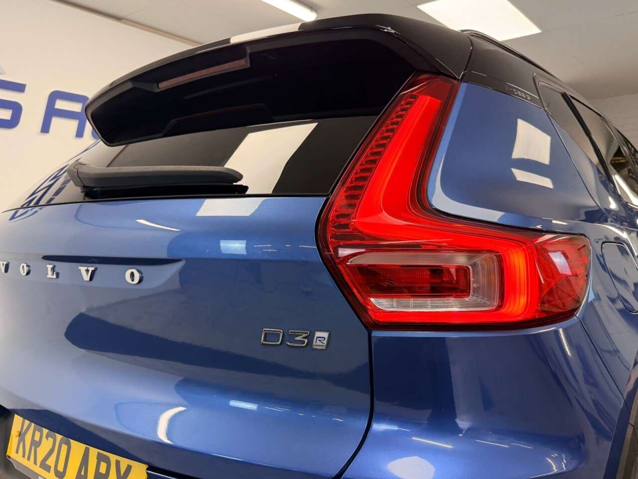2020 VOLVO XC40 2020 VOLVO XC40