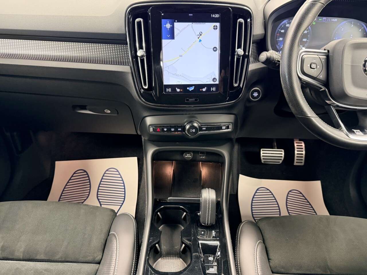 2020 VOLVO XC40 2020 VOLVO XC40