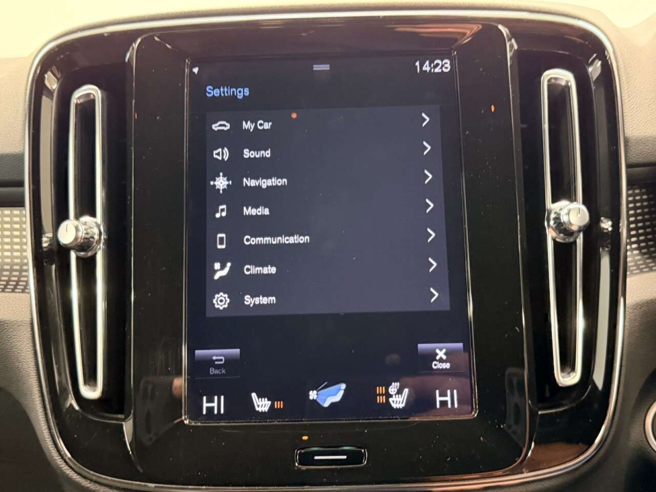 2020 VOLVO XC40 2020 VOLVO XC40