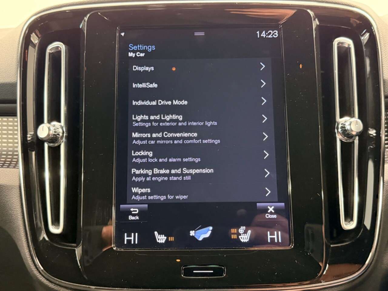 2020 VOLVO XC40 2020 VOLVO XC40