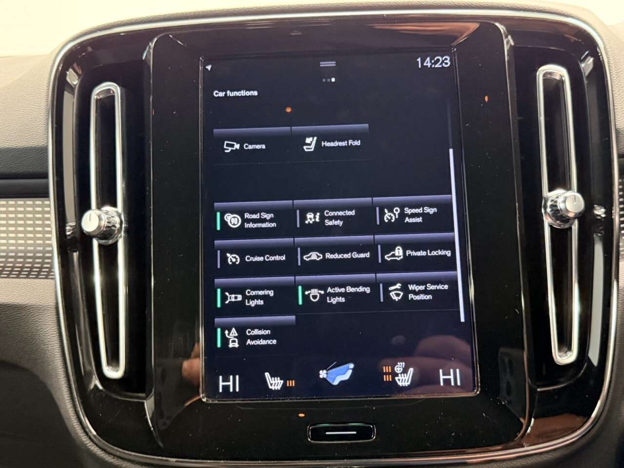 2020 VOLVO XC40 2020 VOLVO XC40
