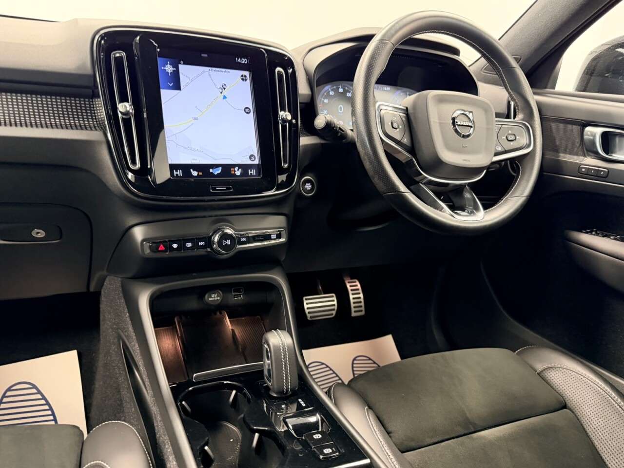 2020 VOLVO XC40 2020 VOLVO XC40