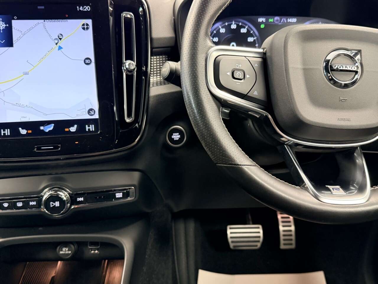 2020 VOLVO XC40 2020 VOLVO XC40