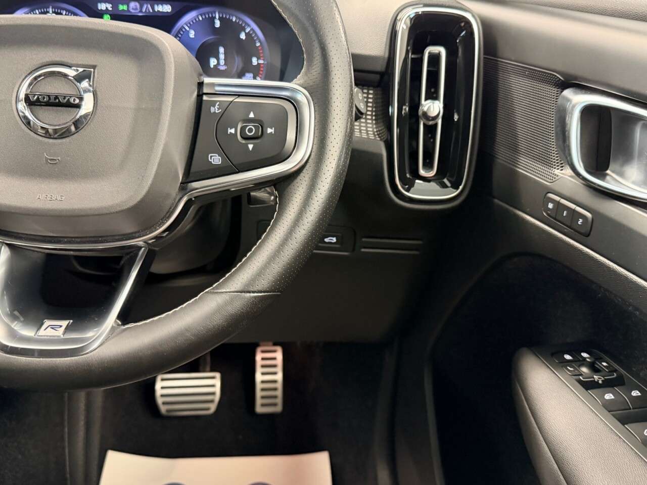2020 VOLVO XC40 2020 VOLVO XC40