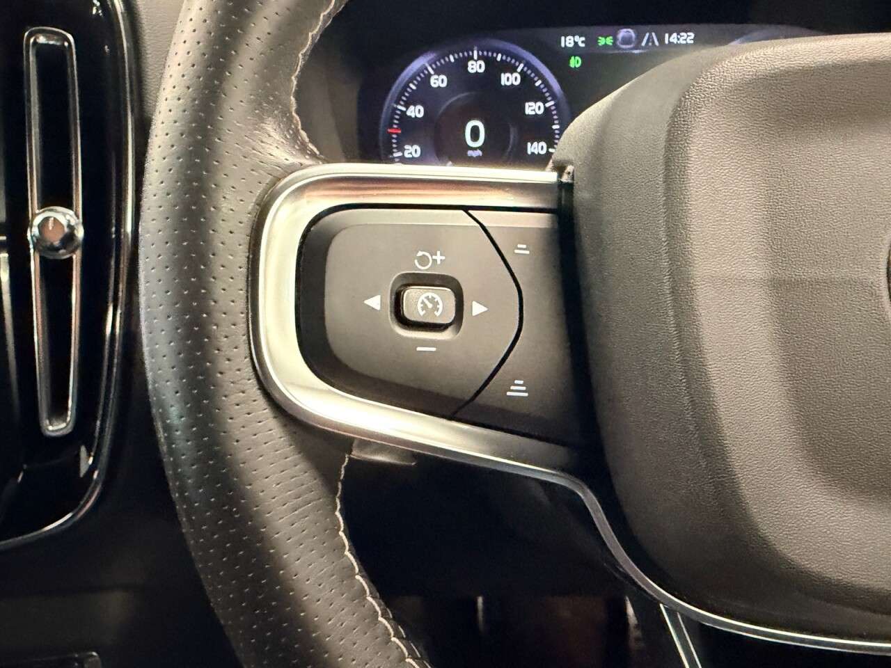 2020 VOLVO XC40 2020 VOLVO XC40