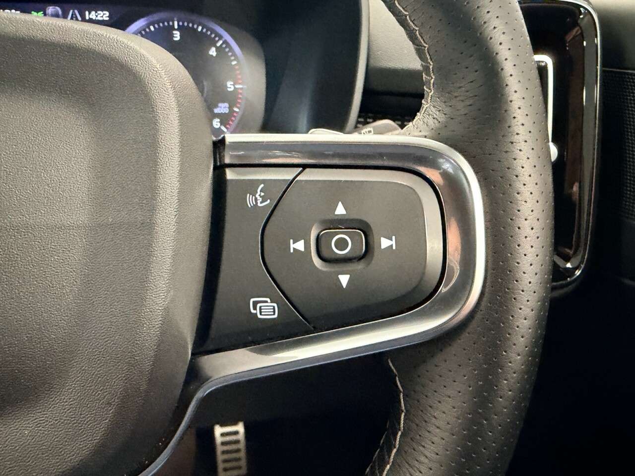 2020 VOLVO XC40 2020 VOLVO XC40