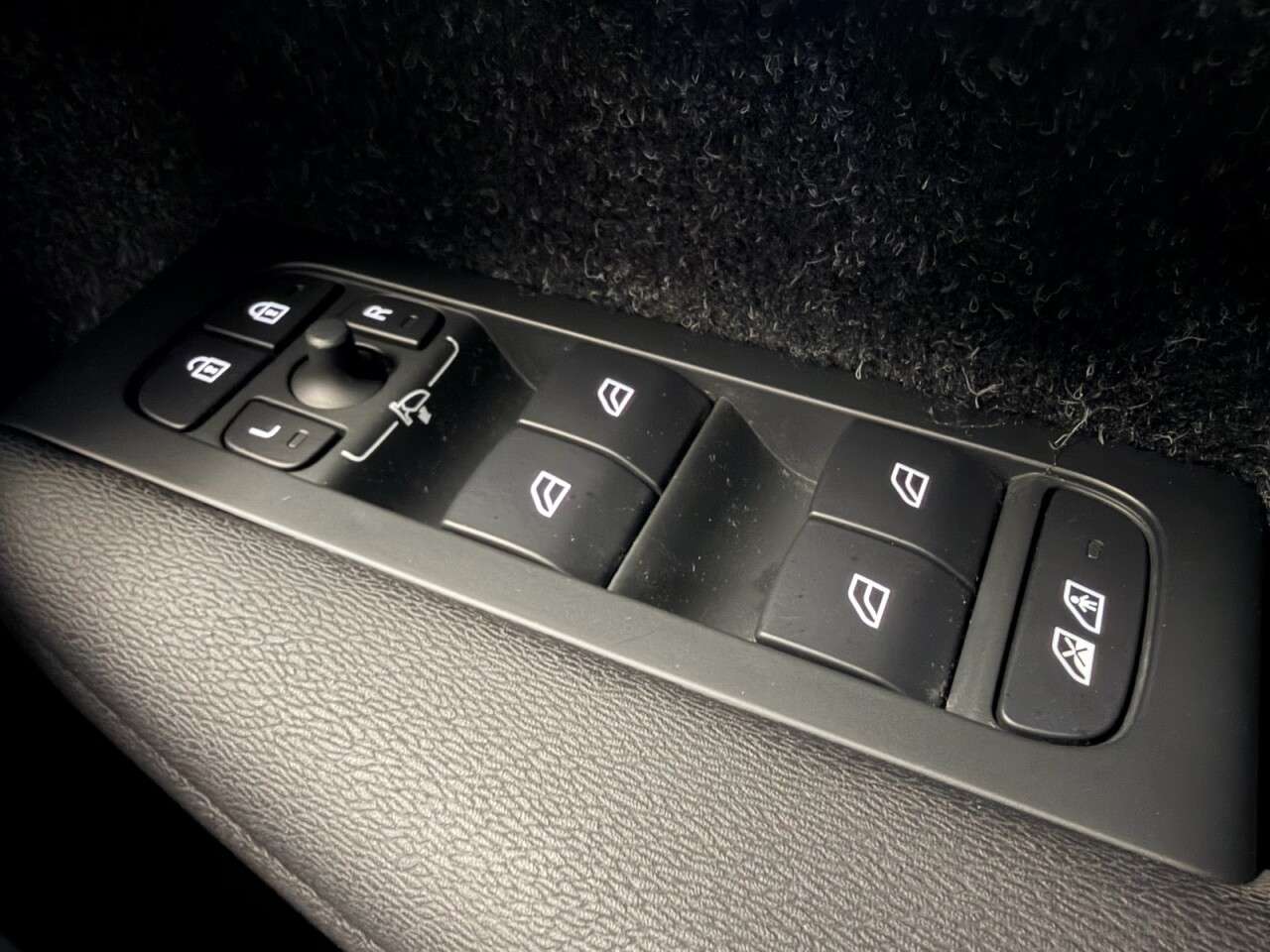 2020 VOLVO XC40 2020 VOLVO XC40