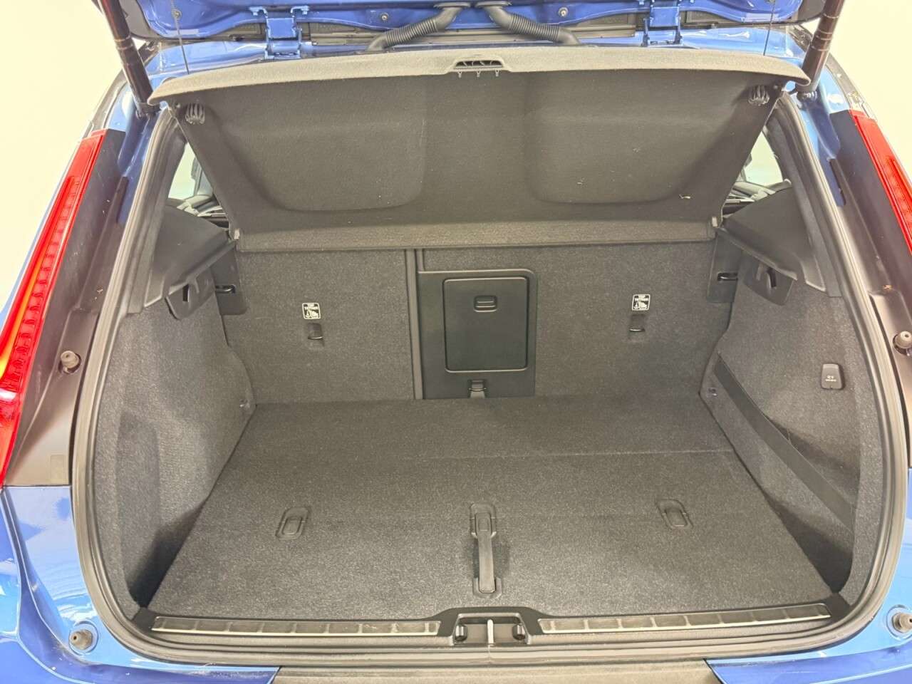 2020 VOLVO XC40 2020 VOLVO XC40