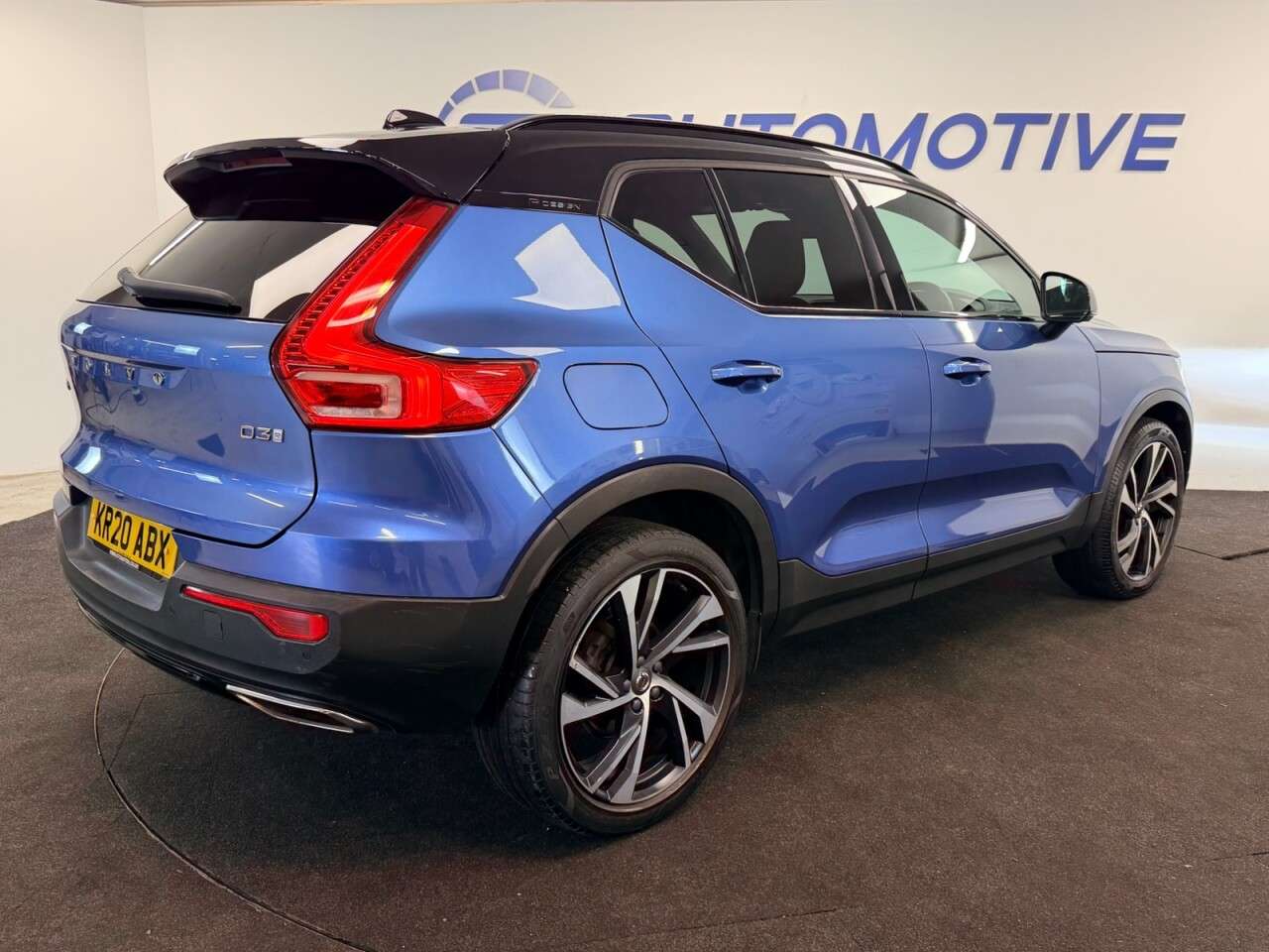 2020 VOLVO XC40 2020 VOLVO XC40
