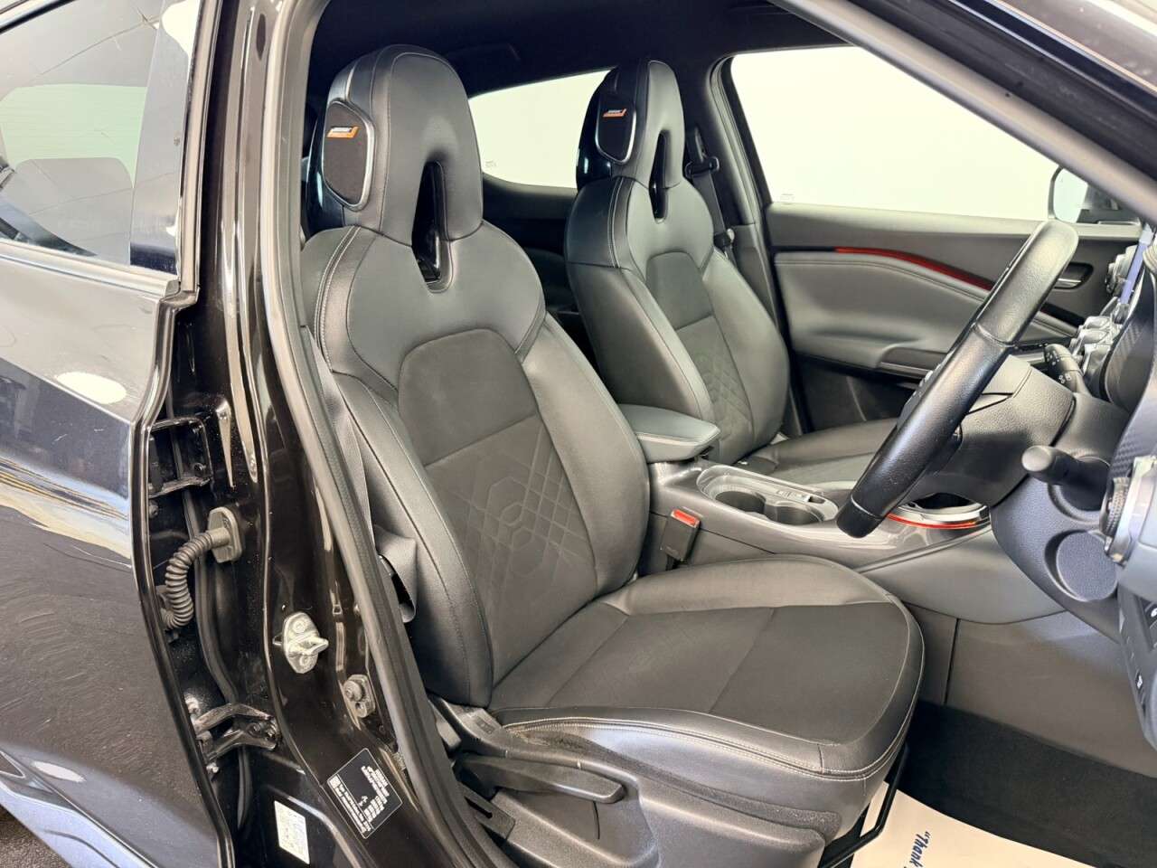 A 2020 NISSAN JUKE 1.0 DIG-T TEKNA 115 BHP + SAT NAV + BOSE SOUND + CAMERA + HEATED SEATS SIX A 2020 NISSAN JUKE 1.0 DIG-T TEKNA 115 BHP + SAT NAV + BOSE SOUND + CAMERA + HEATED SEATS SIX