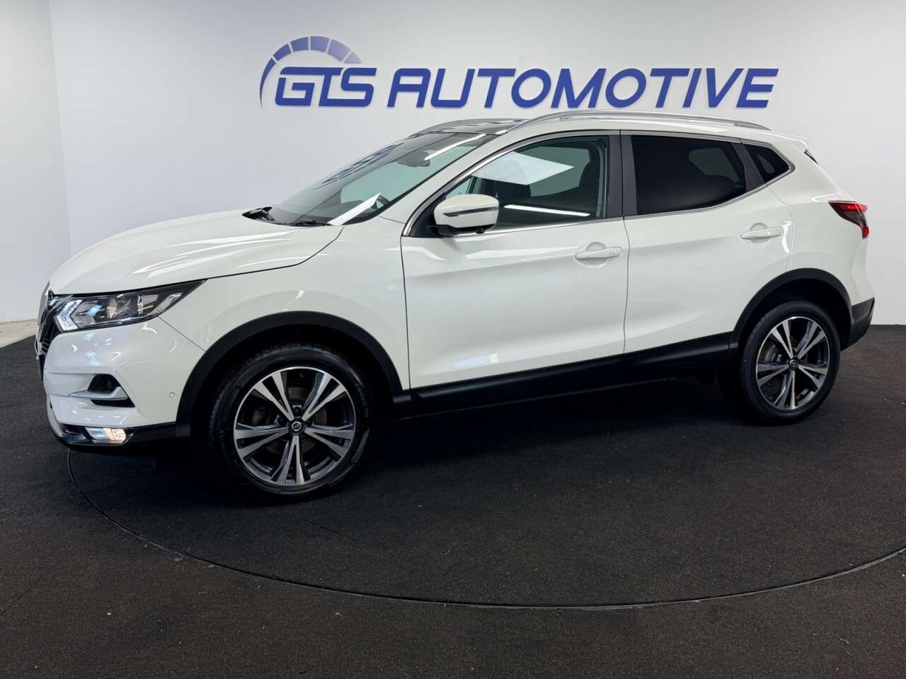 A 2020 NISSAN QASHQAI 1.3 DIG-T N-CONNECTA 140 BHP + SAT NAV + GLASS SUNROOF SIX MONTH WARRANTY J A 2020 NISSAN QASHQAI 1.3 DIG-T N-CONNECTA 140 BHP + SAT NAV + GLASS SUNROOF SIX MONTH WARRANTY J