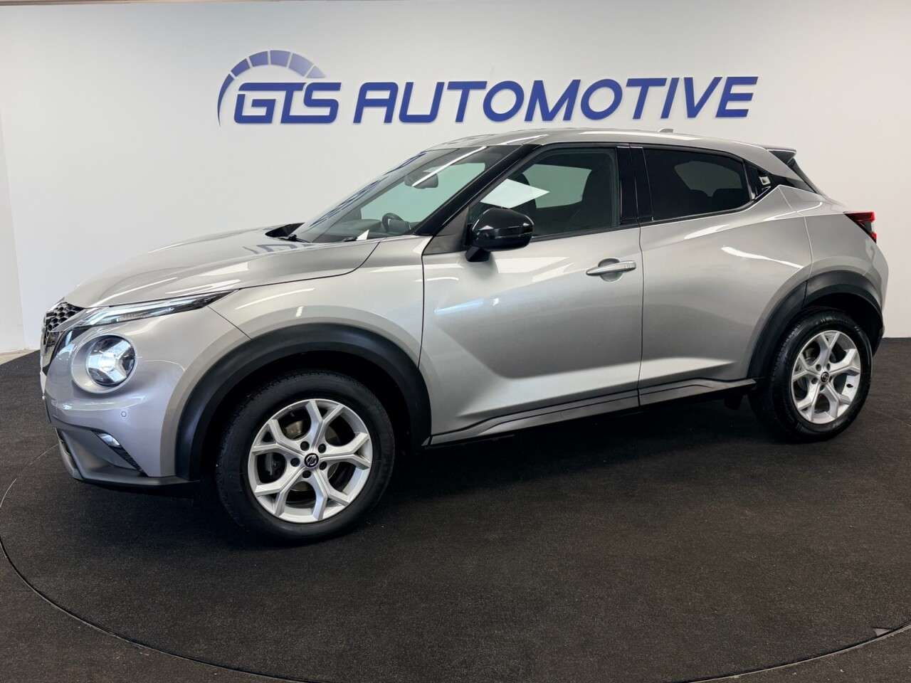 A 2019 NISSAN JUKE 1.0 DIG-T N-CONNECTA 115 BHP + SAT NAV + REAR CAMERA + APPLE CAR PLAY SIX M A 2019 NISSAN JUKE 1.0 DIG-T N-CONNECTA 115 BHP + SAT NAV + REAR CAMERA + APPLE CAR PLAY SIX M