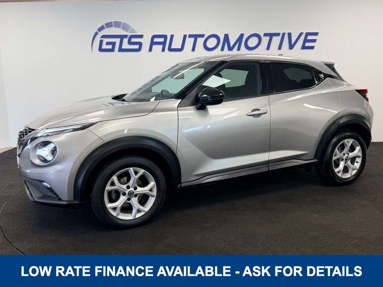 A 2019 NISSAN JUKE 1.0 DIG-T N-CONNECTA 115 BHP + SAT NAV + REAR CAMERA + APPLE CAR PLAY SIX M A 2019 NISSAN JUKE 1.0 DIG-T N-CONNECTA 115 BHP + SAT NAV + REAR CAMERA + APPLE CAR PLAY SIX M