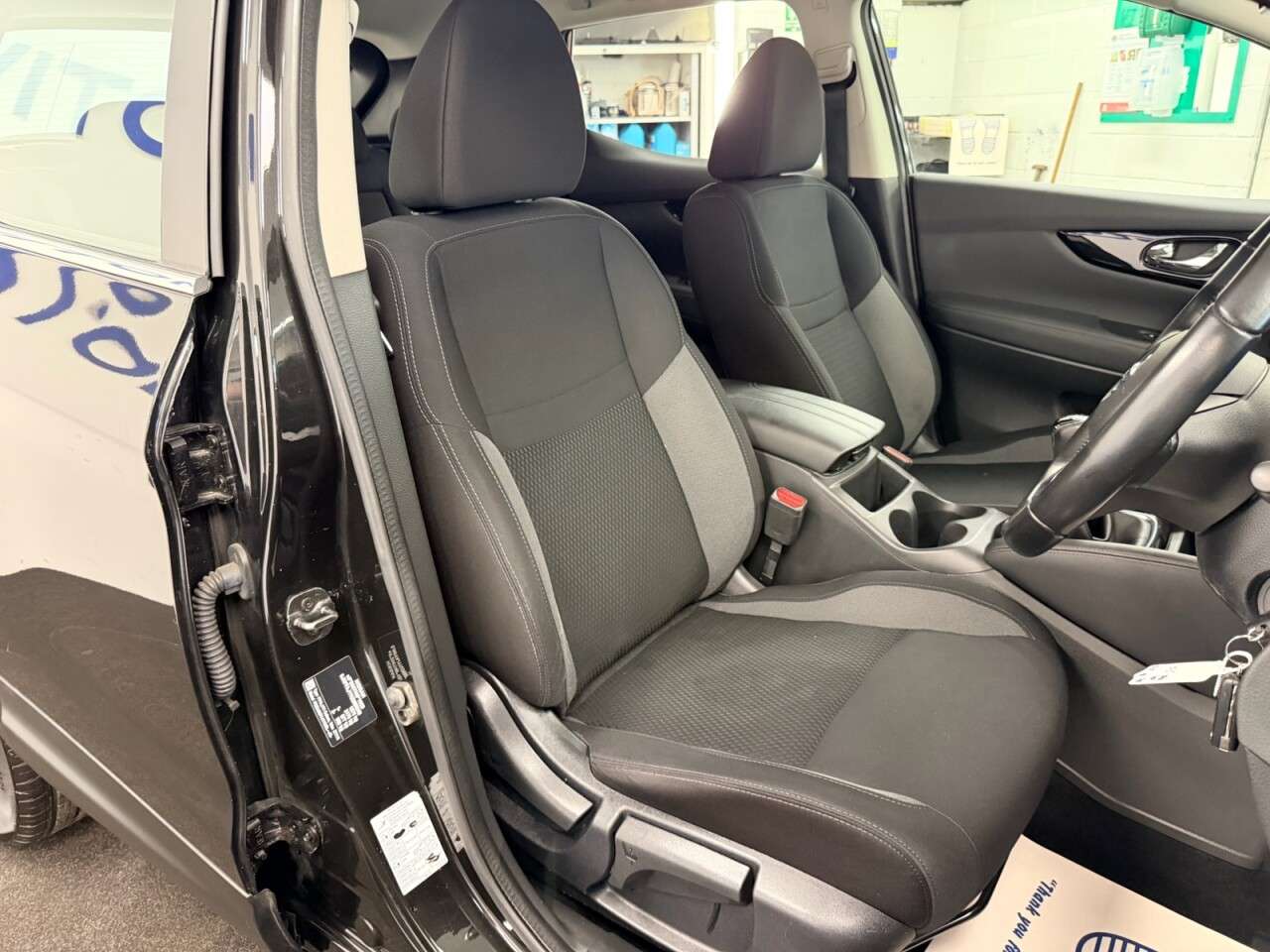 A 2019 NISSAN QASHQAI 1.3 DIG-T ACENTA PREMIUM 140 BHP + SAT NAV + REAR CAMERA SIX MONTH WARRANTY A 2019 NISSAN QASHQAI 1.3 DIG-T ACENTA PREMIUM 140 BHP + SAT NAV + REAR CAMERA SIX MONTH WARRANTY
