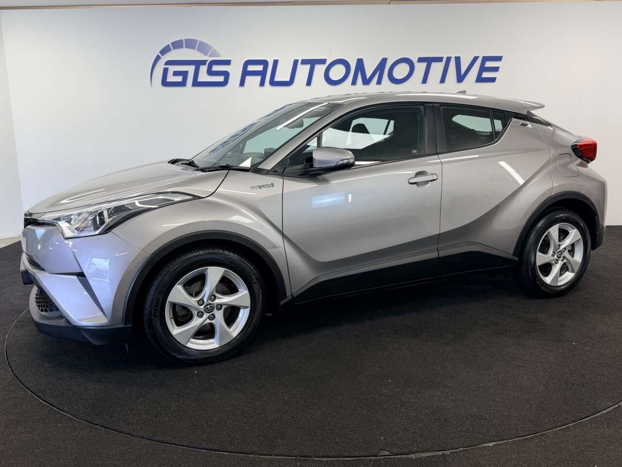 A 2018 TOYOTA C-HR 1.8 VVT-h ICON HYBRID CVT AUTO 122 BHP + REAR CAMERA SIX MONTH WARRANTY JAN A 2018 TOYOTA C-HR 1.8 VVT-h ICON HYBRID CVT AUTO 122 BHP + REAR CAMERA SIX MONTH WARRANTY JAN