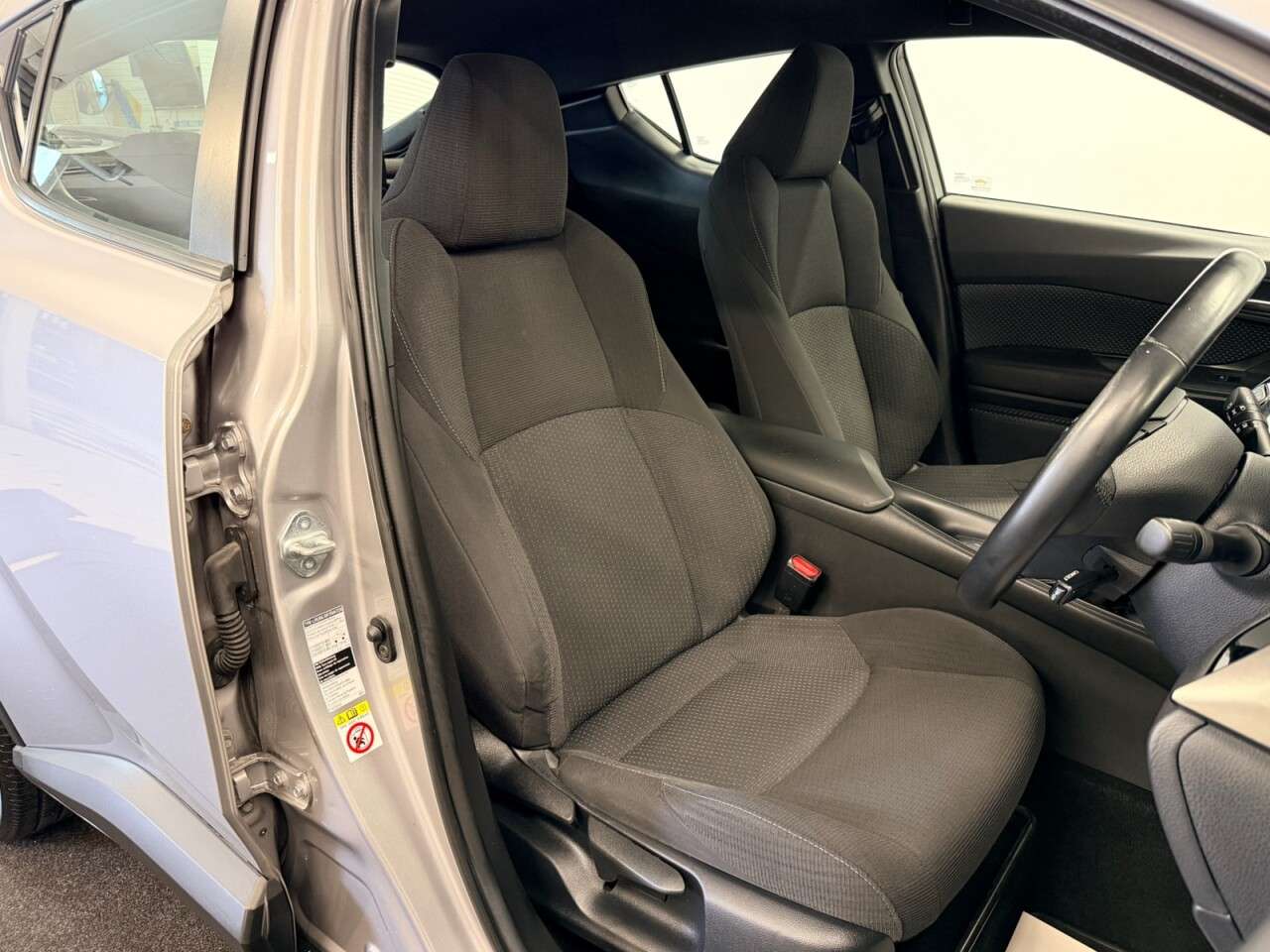 A 2018 TOYOTA C-HR 1.8 VVT-h ICON HYBRID CVT AUTO 122 BHP + REAR CAMERA SIX MONTH WARRANTY JAN A 2018 TOYOTA C-HR 1.8 VVT-h ICON HYBRID CVT AUTO 122 BHP + REAR CAMERA SIX MONTH WARRANTY JAN
