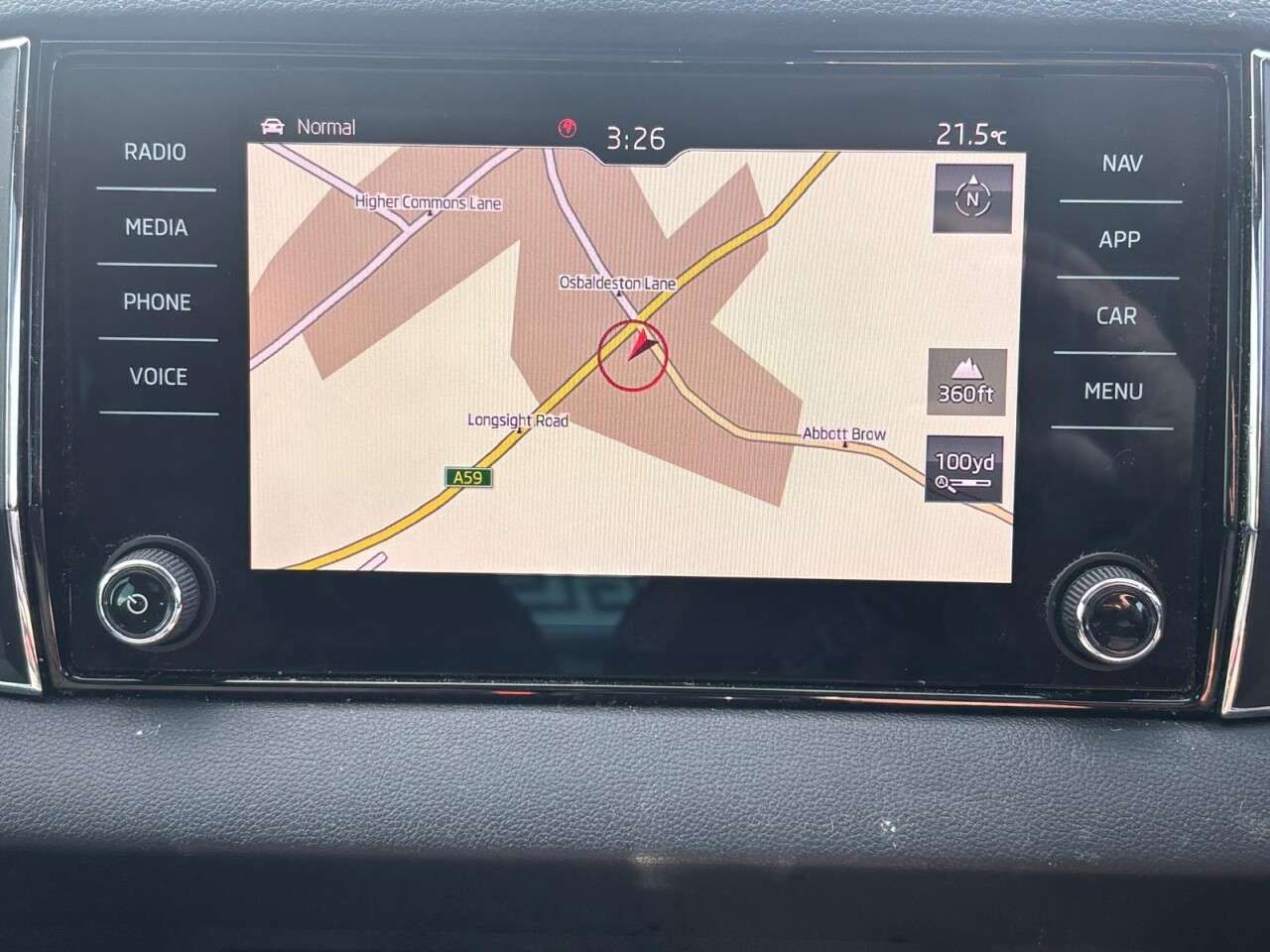 A 2019 SKODA KAROQ 2.0 TDI SPORTLINE 4WD 150 BHP + SAT NAV + GLASS SUNROOF + HEATED SEATS A 2019 SKODA KAROQ 2.0 TDI SPORTLINE 4WD 150 BHP + SAT NAV + GLASS SUNROOF + HEATED SEATS