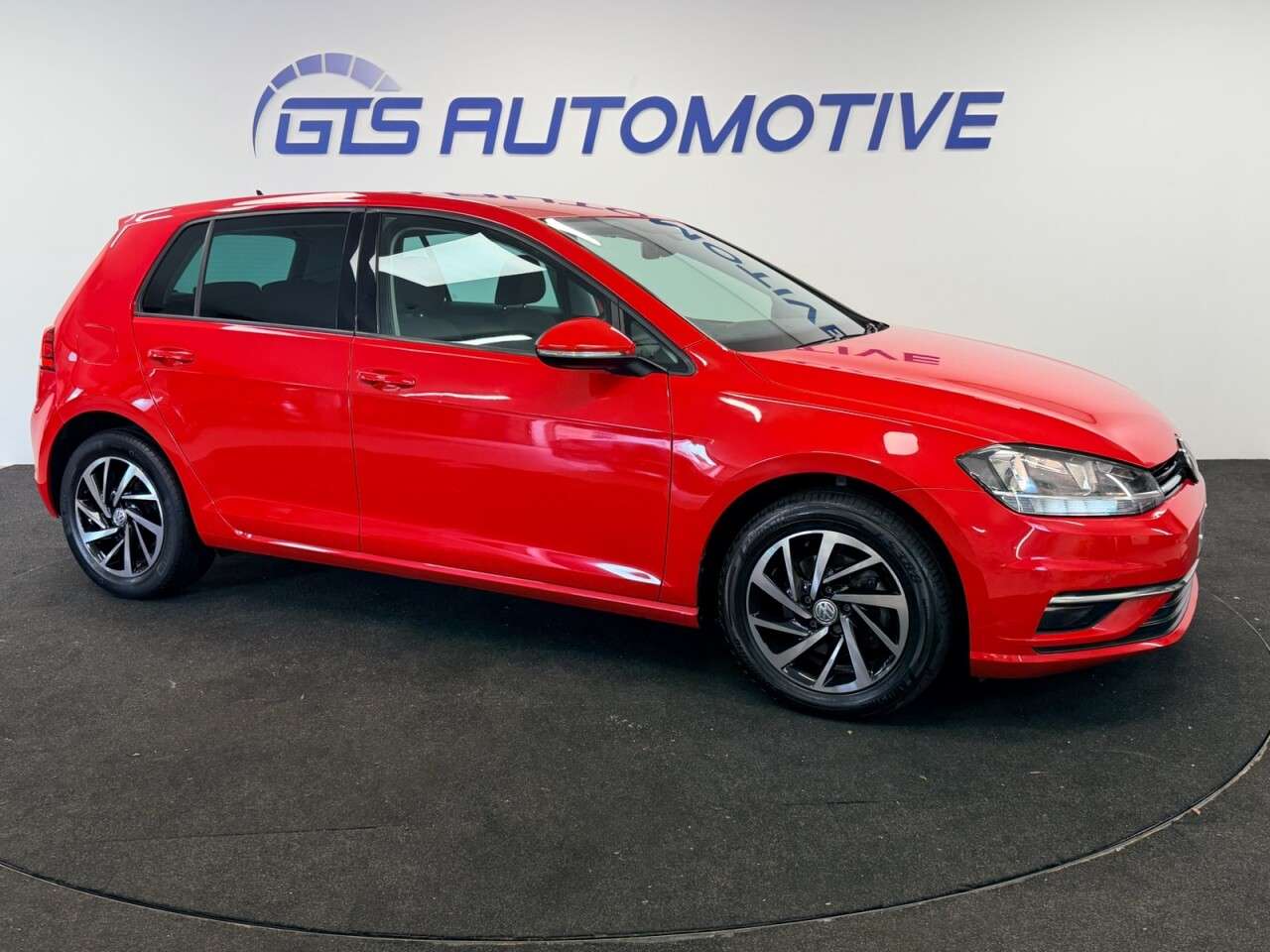 A 2019 VOLKSWAGEN GOLF 1.6 TDI MATCH FIVE DOOR 115 BHP + SAT NAV + PARKING SENSORS A 2019 VOLKSWAGEN GOLF 1.6 TDI MATCH FIVE DOOR 115 BHP + SAT NAV + PARKING SENSORS