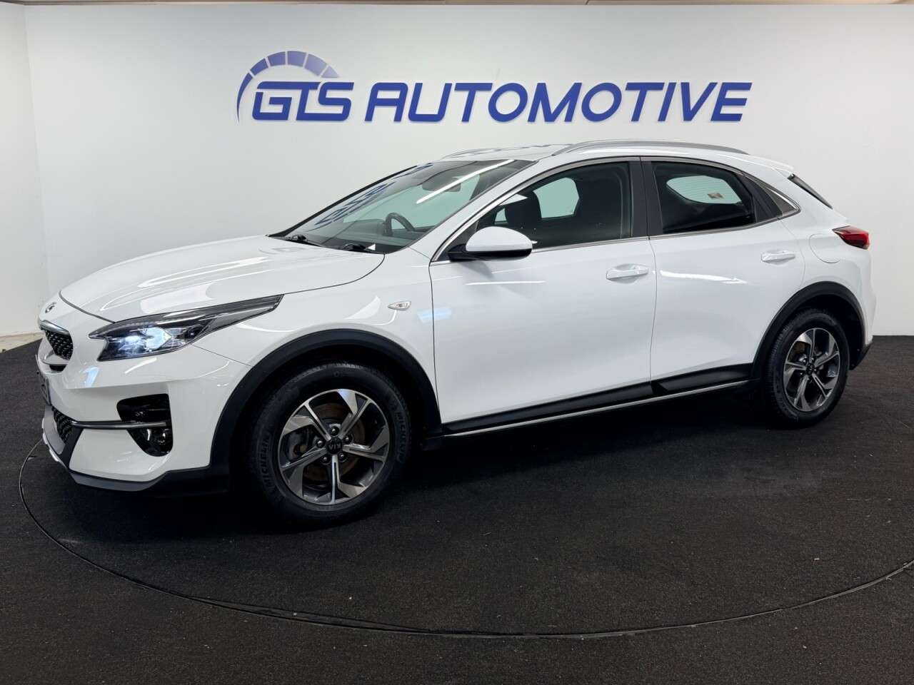 A 2020 KIA XCEED 1.6 CRDi 2 115 BHP + APPLE CAR PLAY + REAR CAMERA SIX MONTH WARRANTY JUNE 2 A 2020 KIA XCEED 1.6 CRDi 2 115 BHP + APPLE CAR PLAY + REAR CAMERA SIX MONTH WARRANTY JUNE 2
