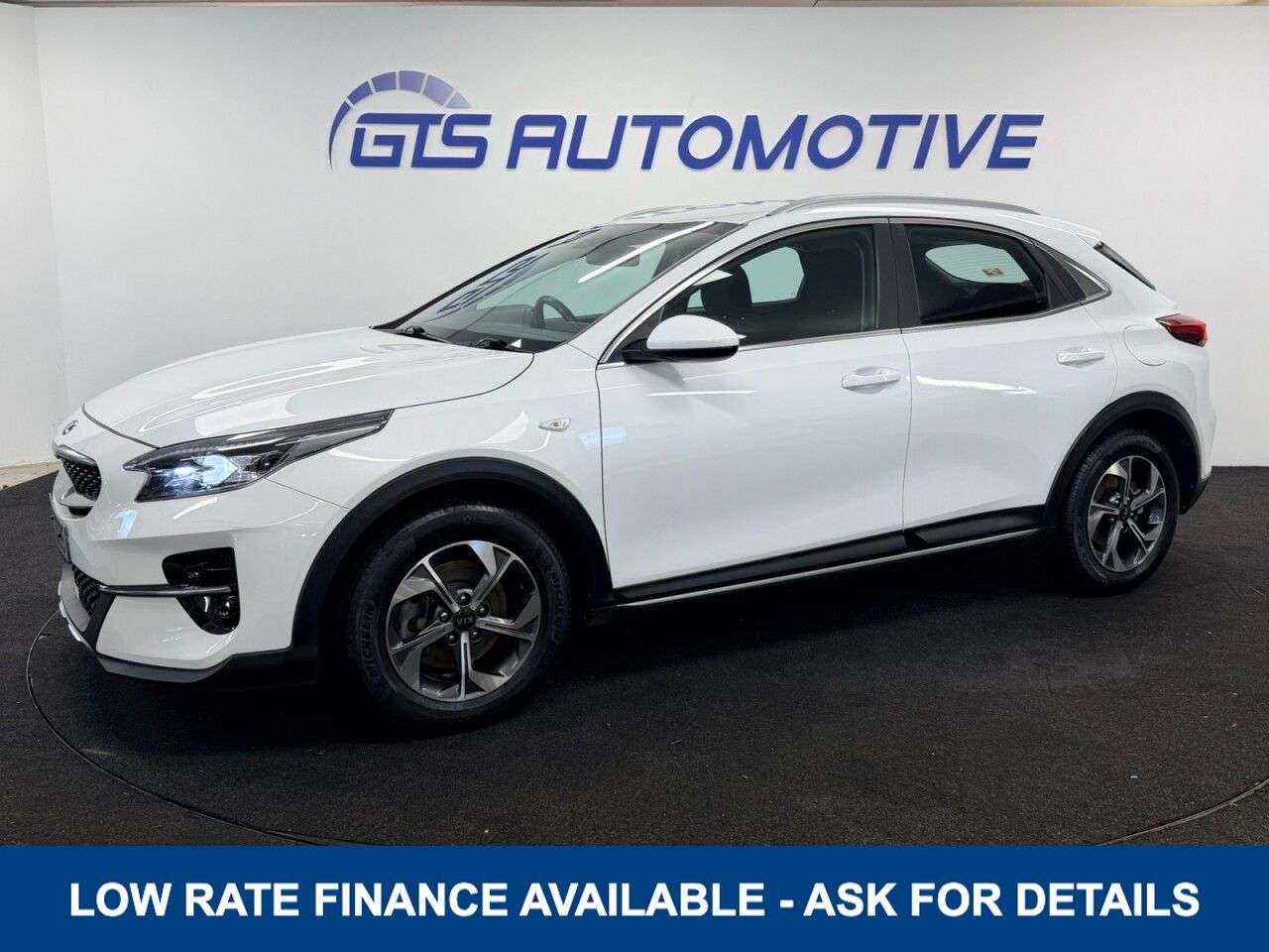 A 2020 KIA XCEED 1.6 CRDi 2 115 BHP + APPLE CAR PLAY + REAR CAMERA SIX MONTH WARRANTY JUNE 2 A 2020 KIA XCEED 1.6 CRDi 2 115 BHP + APPLE CAR PLAY + REAR CAMERA SIX MONTH WARRANTY JUNE 2