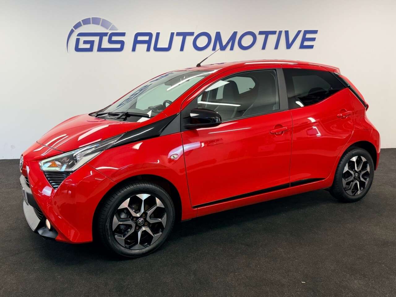 A 2019 TOYOTA AYGO 1.0 VVT-i X-TREND FIVE DOOR 70 BHP + APPLE CAR PLAY + REAR CAMERA SIX MONTH A 2019 TOYOTA AYGO 1.0 VVT-i X-TREND FIVE DOOR 70 BHP + APPLE CAR PLAY + REAR CAMERA SIX MONTH