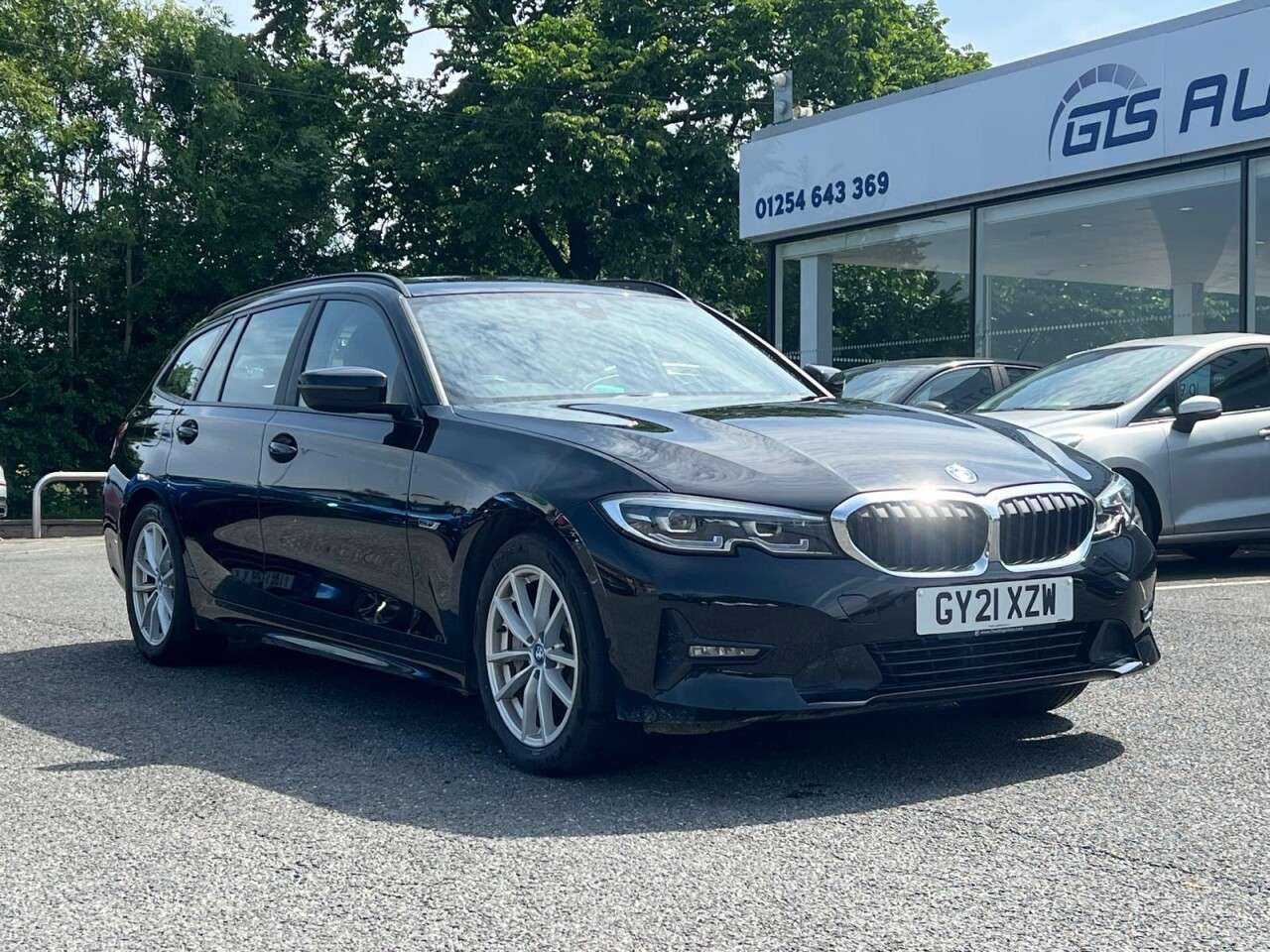 A 2021 BMW 3 SERIES TOURING 330e 12kWh SE PRO PLUG-IN HYBRID AUTO 292 BHP + SAT NAV + REAR CAMERA A 2021 BMW 3 SERIES TOURING 330e 12kWh SE PRO PLUG-IN HYBRID AUTO 292 BHP + SAT NAV + REAR CAMERA